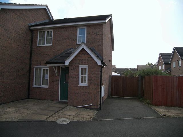  Image of 3 bedroom Semi-Detached house to rent in Port Way Madeley Telford TF7 at Port Way Madeley Telford, TF7 4ND